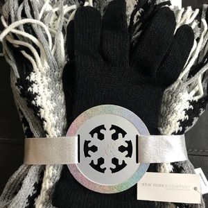 New York & Co. NWT Glove & scarf Set